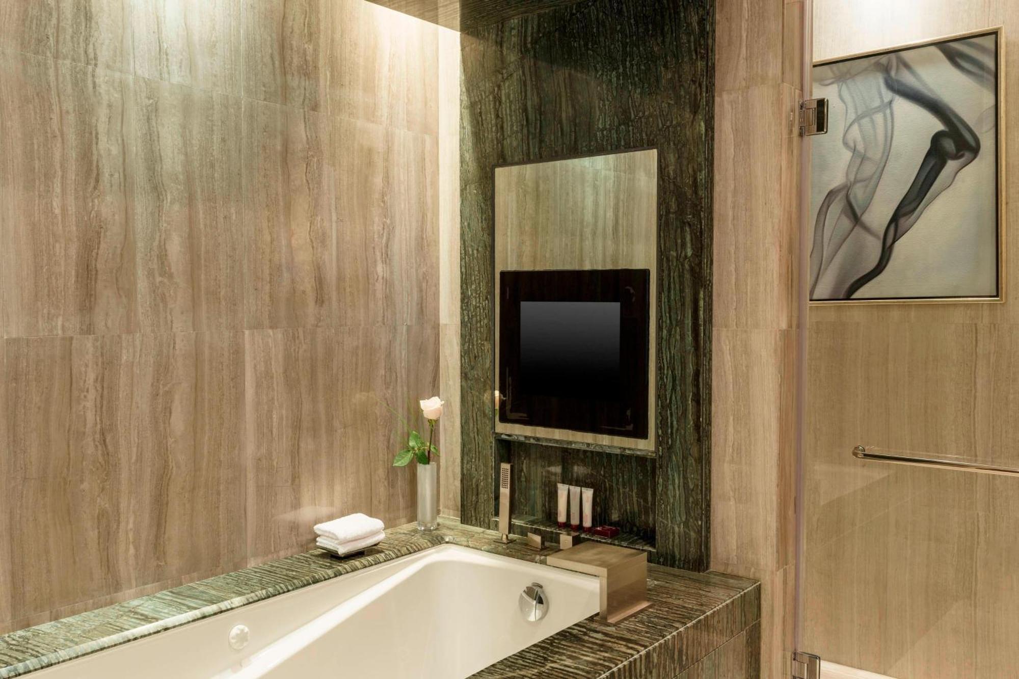 Le Méridien City Centre Bahrain Al Manamah Esterno foto Bathroom