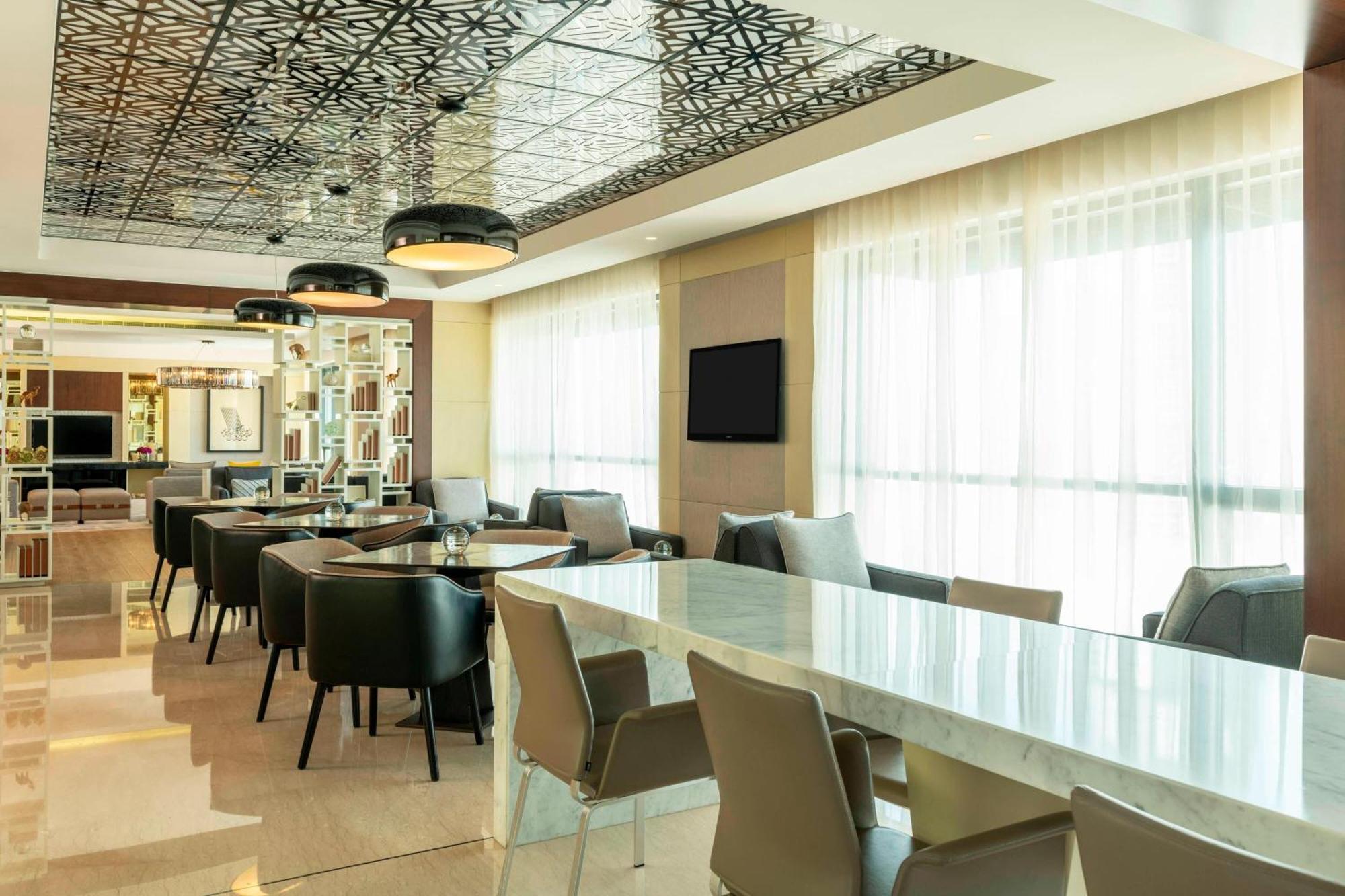 Le Méridien City Centre Bahrain Al Manamah Esterno foto The lounge at the airport