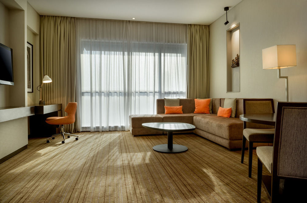 Le Méridien City Centre Bahrain Al Manamah Esterno foto Living room